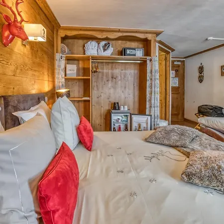 Les Monts Charvin Готель 3*