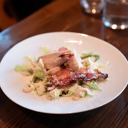 فندق ليس مونت شارفين 3*