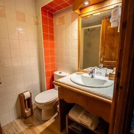 ليس مونت شارفين