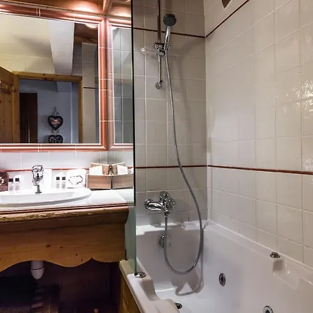 Les Monts Charvin Hotel 3*